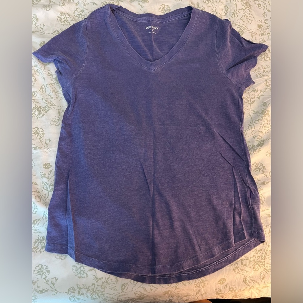 Old Navy v-neck tee